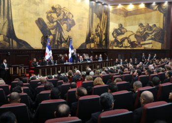 Abinader explicó que las bandas criminales siguen avanzando en el control del territorio en Puerto Príncipe y parte del sur de ese país, registrándose más de 5,000 asesinatos en 2024.