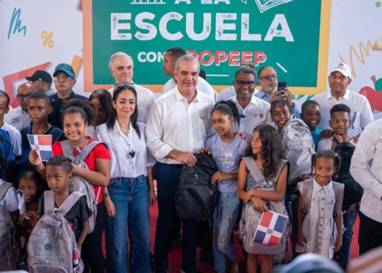 El mandatario también encabezará graduación del Programa 14/24, en el Distrito Nacional.