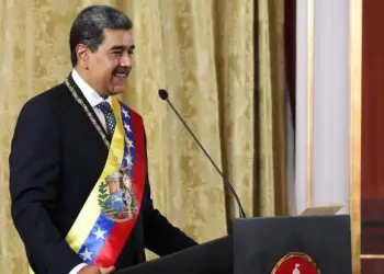 El también presidente del Partido Socialista Unido de Venezuela (PSUV) aseguró que no ha sido "colocado" en el poder por el "Gobierno de los Estados Unidos ni los Gobiernos proimperialistas de la derecha latinoamericana" ni la "oligarquía de los apellidos".