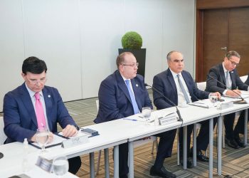 Julio Virgilio Brache, presidente de la AIRD; Magín Díaz, ministro de Hacienda y Economía; Celso Juan Marrainzi, presidente del Conep; y César Dargam, vicepesidente ejecutivo.