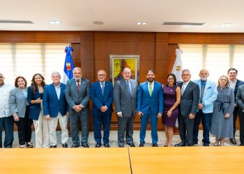 Diáz sostuvo encuentros con Aneih, Acofave, Asonahores, Adoimfe, así como con representantes del sector de seguros.