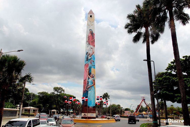 Obelisco Macho: 
Lienzo de reconocidos artistas que han contado relatos de la identidad dominicana, a través del muralismo. | Ronny Cruz