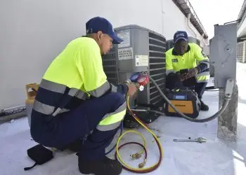Karina Castellanos indica que sectores como el turístico, industrial y energético son especialmente vulnerables a los costos de la falta de mantenimiento.