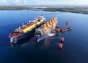 Este primer cargamento, explica Energía 2000, con 50 mil metros cúbicos de GLN fue transferido al buque Energo Feeze.