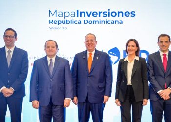 El lanzamiento fue encabezado José Ignacio Paliza y Magín Díaz, quienes estuvieron acompañados de Sigmund Freund, Martin Francos y la representante del BID en República Dominicana, Nathalie Alvarado.