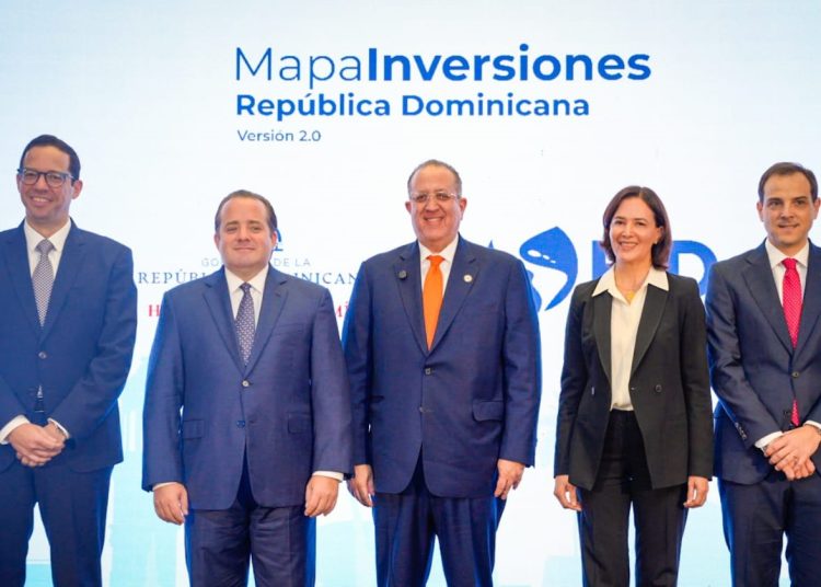 El lanzamiento fue encabezado José Ignacio Paliza y Magín Díaz, quienes estuvieron acompañados de Sigmund Freund, Martin Francos y la representante del BID en República Dominicana, Nathalie Alvarado.
