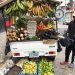 Los vendedores ambulantes ofertan mejores precios en algunos productos. | Lésther Álvarez