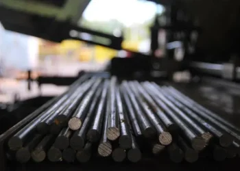 A pesar de los efectos económicos de la pandemia, para ambos países el sector metalúrgico es clave en la industria productiva y, de acuerdo con datos de la Confederación Nacional de la Industria de Brasil, esta producción emplea a casi 230,000 personas a partir de las cerca de 3,000 empresas que aportan a la economía brasileña el 3.1% del PIB industrial.
