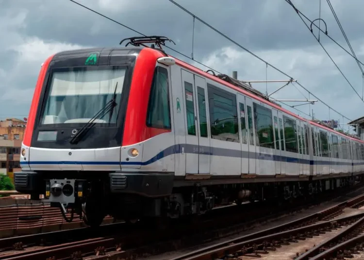 Las operaciones del Metro se desarrollan con 14 trenes por línea, que es la cantidad habitual para este horario.
