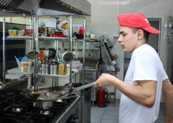 Con estos datos, el IMSS registra un total de 22,289,345 empleos formales, una subida anual del 2.3%.