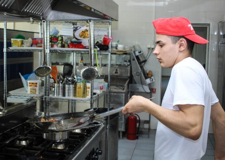 Con estos datos, el IMSS registra un total de 22,289,345 empleos formales, una subida anual del 2.3%.