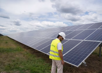 El sector prevé acelerar el proceso de instalaciones hasta en 20%, ante el incremento en precios de los insumos fotovoltaicos y de la electricidad.