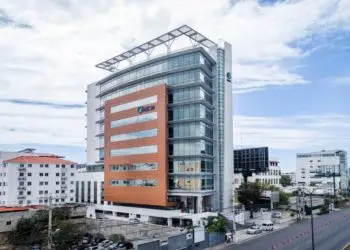 Según datos preliminares del mercado laboral, la economía dominicana alcanzó los 5.1 millones de personas ocupadas, con un incremento neto de 66,617 empleos respecto al trimestre anterior y 176,581 en comparación interanual.