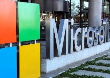 Otro objetivo de esta inversión de Microsoft, expuso, es el de mejorar la conectividad e impulsar la adopción de IA en las pequeñas y medianas empresas (Pymes) mexicanas, para acelerar su transformación digital y operaciones comerciales en el país.