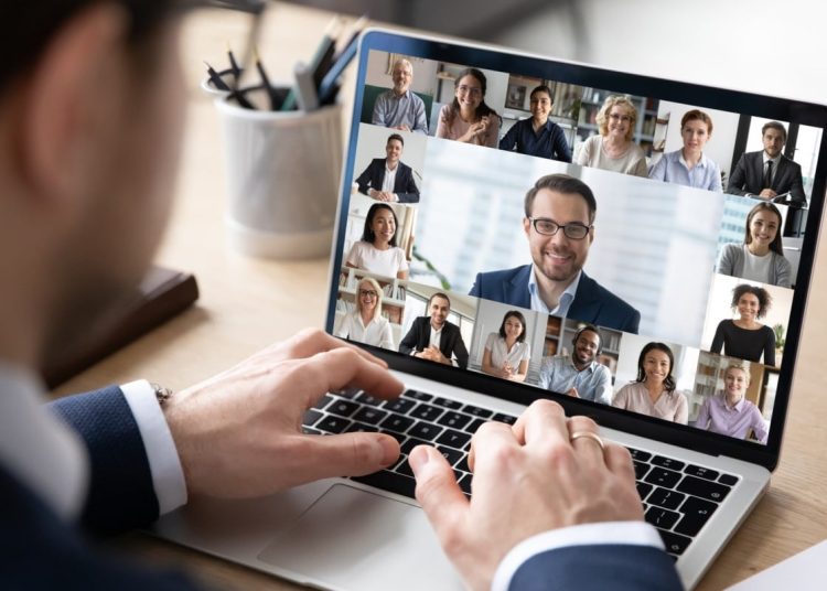 Para utilizarla, es necesario un dispositivo con capacidad estéreo, como unos auriculares o un ordenador con este sistema.| Fuente externa.