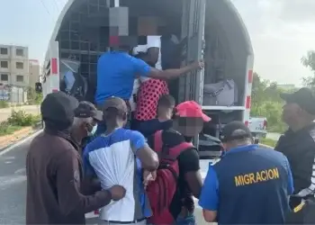 La DGM informó, igualmente, que en el curso de este mes ha sometido a 14 personas imputadas en delitos penales vinculados a las regulaciones de la institución, especialmente el tráfico ilícito de migrantes y falsificación de documentos.