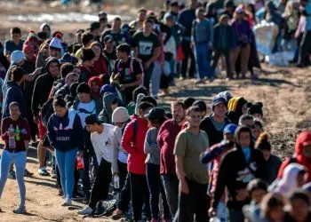 De igual modo, Estados Unidos recibió a 327,900 extranjeros que ingresaron por la frontera con Canadá.