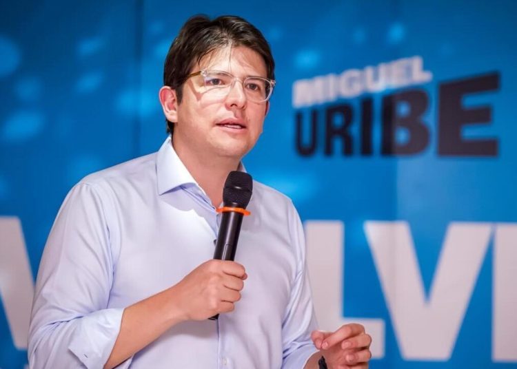 El pasado sábado, la Santa Fe informó de que el político había sufrido una hemorragia en el sistema nervioso que agravó su estado de salud.