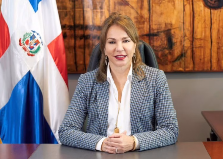 La funcionaria anunció que retomará su programa televisivo "Chévere Nights".