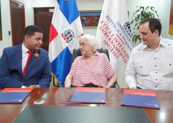 La titular de Digeig, Milagros Ortiz Bosch, resalta trascendencia de la participación de la OCDE en el país.