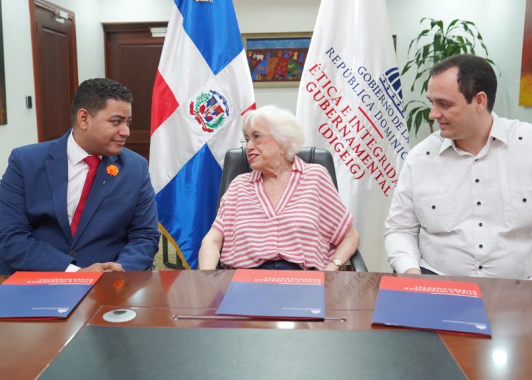La titular de Digeig, Milagros Ortiz Bosch, resalta trascendencia de la participación de la OCDE en el país.
