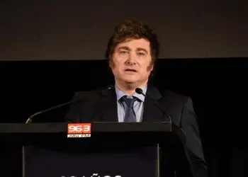 El Gobierno argentino remitió el 15 de septiembre pasado al Parlamento el proyecto de ley del Presupuesto 2025, que contiene una pauta de equilibrio fiscal, en línea con el 'déficit cero' que el Ejecutivo logró este año, a fuerza de un severo ajuste.