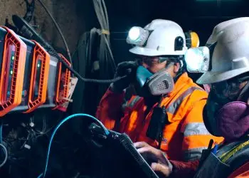 La región representa una quinta parte de la producción mundial de oro, estaño, bauxita y zinc; el 13% del hierro y alrededor de una décima parte del plomo y níquel.