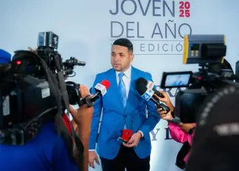 Carlos Valdez se comprometió a seguir impulsando políticas y programas que fortalezcan las oportunidades hacia los jóvenes dominicanos.