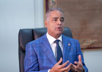 Ministro destaca necesidad de balance entre economía y medio ambiente.