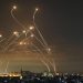 El portavoz del Ejército, Daniel Hagari, aseguró que estos impactos se produjeron en el centro y sur de Israel.