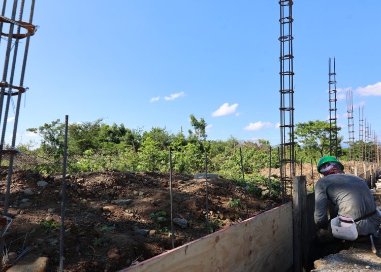 El presidente de Cooproharina, Marino de Dios, destaca construcción representa un paso importante en el fortalecimiento de la industria harinera nacional.