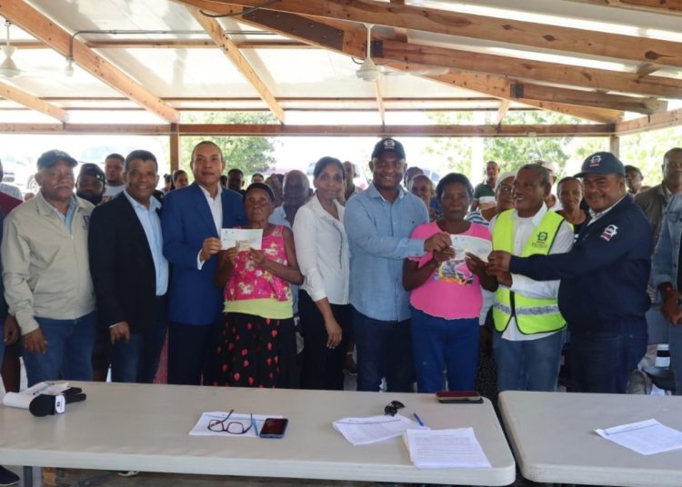 Durante la jornada, se compensó a 80 comunitarios de Monte Grande, quienes, en conjunto, recibieron un monto de RD$48 millones.