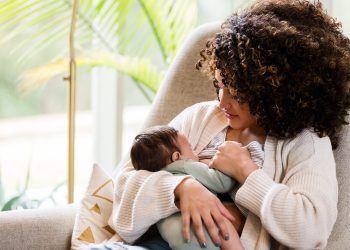 En el país, además del beneficio lactario, algunas empresas implementan medidas como teletrabajo, flexibilidad de horario y servicio para el cuidado de los hijos de sus colaboradores. - Fuente externa.