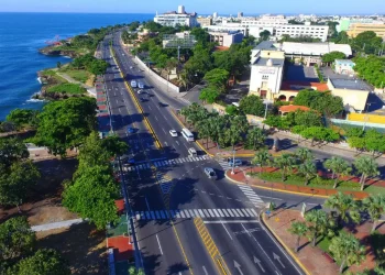 Para reducir el caos vehicular, Llorente enfatizó la importancia de la digitalización y la educación vial.