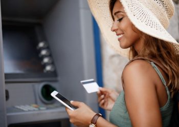 la Asociación de Bancos Múltiples destaca que el 51% del total de cuentas de ahorro pertenece a hombres y el 49% a mujeres.