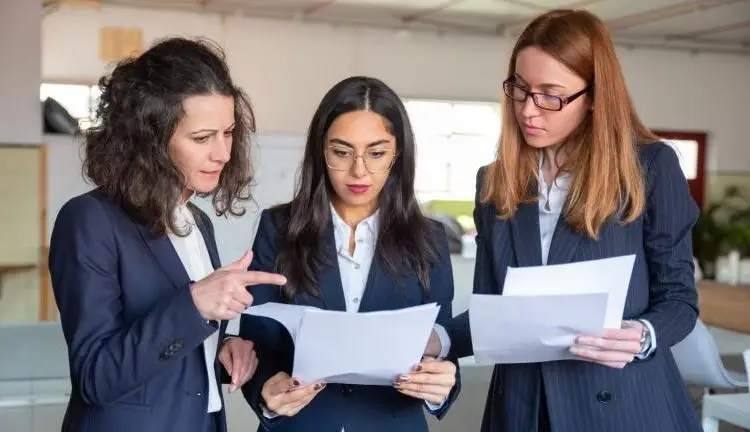 A pesar de los avances femeninos, al analizar el liderazgo empresarial según el sexo, se revela una marcada predominancia masculina en la mayoría de las actividades económicas.