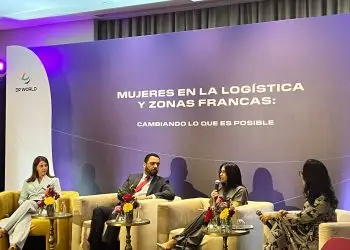 Así lo destacaron Claudia Pellerano, presidenta de Adozona); el viceministro de Desarrollo Industrial del MICM, Fantino Polanco, y Karen Popa, directora de la Zona Económica de DP World Dominicana, durante su participación en el panel “Mujeres en la logística y zonas francas: cambiando lo que es posible”.