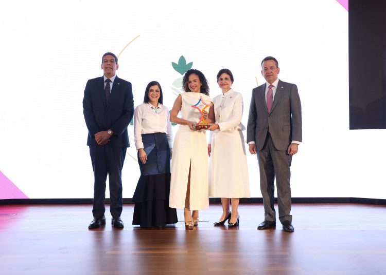 El estudio fue presentado por Biviana Riveiro Disla destaca contribuciones fiscales superaron los RD$34,279 millones, un incremento interanual del 37%.