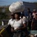 Un informe titulado “Consultoría Unión Europea Zona Fronteriza”, publicado por el MEPyD en enero de este año, revela que las vendedoras haitianas, en particular, lideran la venta de ropa, carteras, zapatos y otros artículos tanto de vestir como del hogar.