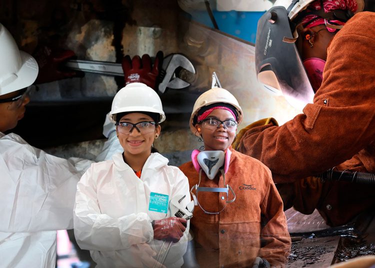 El 15% del total femenino desempeñan funciones científicas y técnicas.