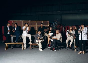 El diseño escenográfico aplicado a eventos corporativos busca crear experiencias inmersivas que conecten emocionalmente con las audiencias.