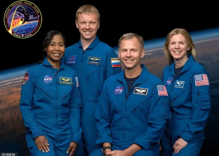 Su misión inicial con los astronautas de la NASA Butch Wilmore y Suni Williams, era de una semana, pero fugas de helio y problemas de propulsión en su viaje obligaron a que la Starliner haya quedado atracada al complejo orbital.