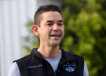 Isaacman se asoció con Elon Musk y su empresa SpaceX para probar los nuevos trajes espaciales de la compañía.