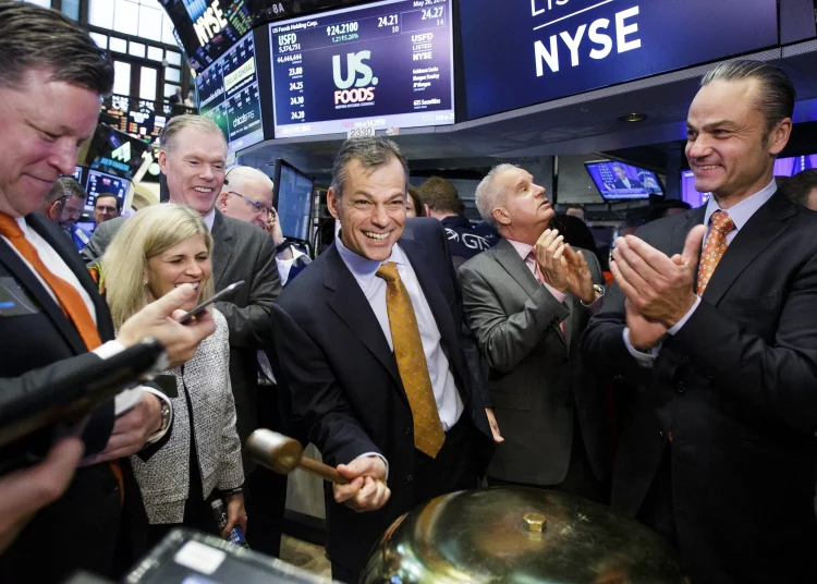 Entre las 30 mayores cotizadas del Dow, destacaban en el arranque las subidas de Nike (3.4%), Home Depot (2.64%), Caterpillar (2.5%), Boeing y American Express (2.4%).