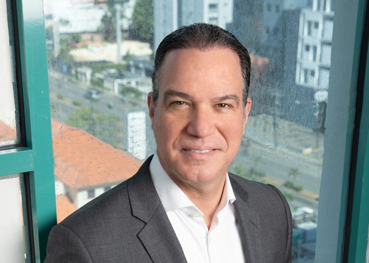 Ney Díaz es un promotor de la formación para adquirir conocimientos para ser más competitivos.