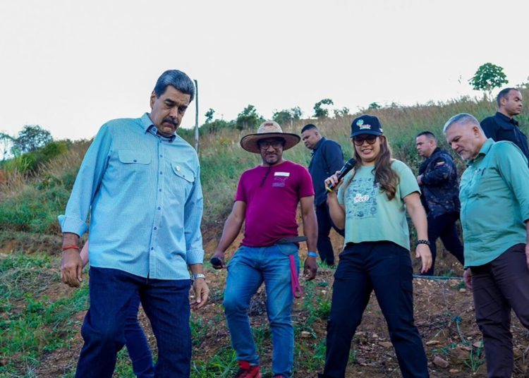 El mandatario afirmó que Venezuela se convertirá en "una gran potencia exportadora de alimentos", durante una visita a una comuna agroproductiva en Caracas.