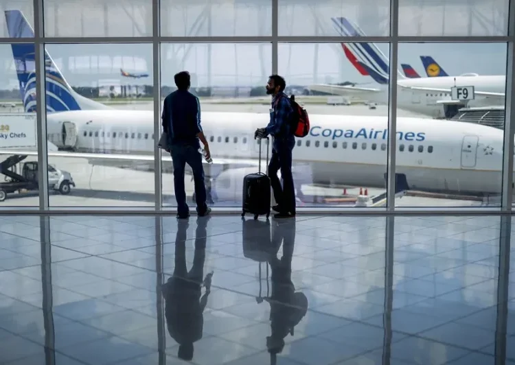 EE.UU. ha desplegado tres buques con 4,000 soldados en las aguas del Caribe cerca de Venezuela.