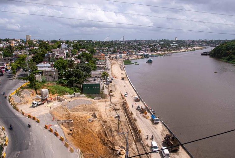 En la distribución porcentual del área total de construcción, las obras activas en ejecución representan más del 70% del total.