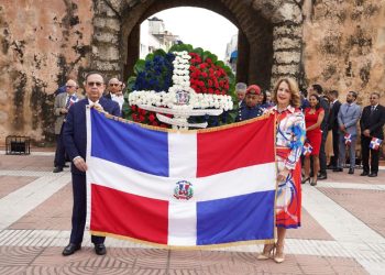 El gobernador Valdez Albizu expresó que los patricios sentaron con su valor los fundamentos de una nación, libre, próspera y en crecimiento, con un horizonte prometedor. Fuente externa.