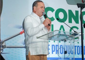 Espaillat, habla sobre el uso de tecnología para mejorar la producción del campo dominicano durante el congreso organizado por Confenagro.